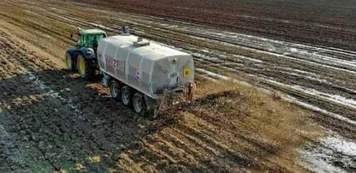 У Вашингтоні відбувся фінал щорічного конкурсу інновацій SID-US 2024. Мета цього заходу – визначити сучасні інноваційні рішення, що здатні допомогти світу протистояти глобальним світовим викликам. З-поміж багатьох проєктів із різних країн світу організатори заходу обрали чотирьох фіналістів. Серед них – рішення із використання мулу та донних відкладень для відновлення ґрунтів, яке за підтримки Програми USAID АГРО розробила ГО «Українське товариство ґрунтознавців та агрохіміків». Українське рішення для відновлення ґрунтів – у фіналі міжнародного конкурсу інновацій - INFBusiness