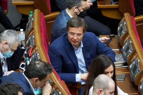 Спекотне депутатське літо-2023: Холодів на Кіпрі, Гунько під заставою, Арістів з електронним браслетом - INFBusiness