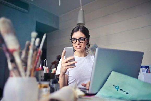 Як зв'язати смартфон з ноутбуком - INFBusiness
