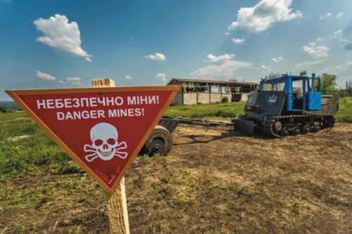 Донеччина досі не входить в план агророзмінування, тож всі землі, де йшли бої, була окупація або наближені до лінії фронту – небезпечні, повідомила заступниця директора Департаменту агропромислового розвитку Донецької ОВА Олена Рибакова. Сільськогосподарські землі на Донеччині поки не розміновують - INFBusiness