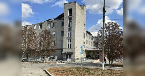 Російський ворог безжалісно обстріляв лікарню в Бериславі: вщент знищено цілий поверх, пошкоджено «швидкі» - INFBusiness