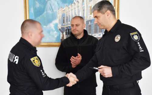  Поліцейські Кіровоградщини отримали заохочення за попередження та розкриття наркозлочинів (ФОТО) - INFBusiness