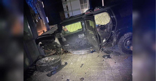 «П'яна» ДТП під Києвом: водій на Hummer врізався у будинок, є постраждалі - INFBusiness