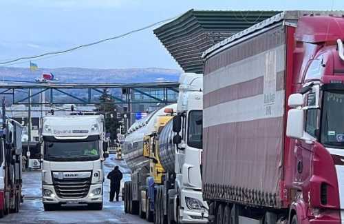 Польські фермери заблокували четвертий пункт пропуску на кордоні з Україною - INFBusiness