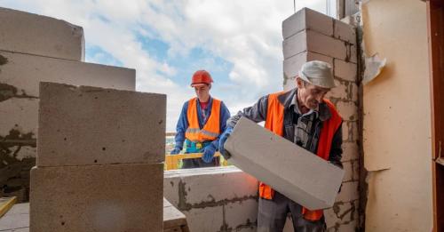 Каменярі, агротехніки, соціологи: які професії будуть потрібні після війни - INFBusiness
