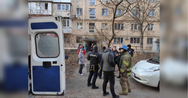 Мешканців під’їзду довелось евакуювати: в Одесі чоловік узяв у заручники жінку з дитиною - INFBusiness