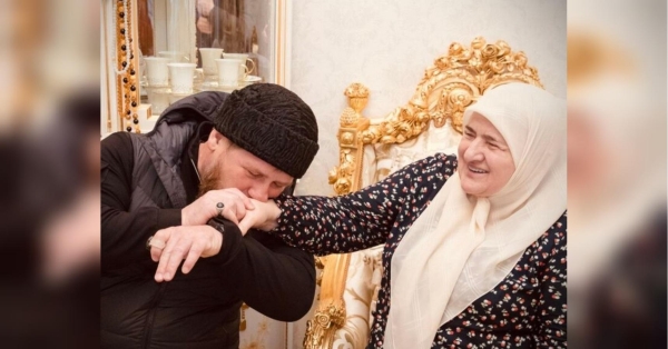 Глава Чечні Рамзан Кадиров, який нещодавно призначив керівником служби безпеки свого 15-річного сина, висунув неочікувану пропозицію для Сполучених Штатів Америки щодо зняття санкцій з його родичів. Російські ЗМІ повідомили, що Кадиров пропонує зняти санкції з його матері, дочок та інших членів родини в обмін на українських полонених, яких чеченці вивезли з Донецька та Луганська. Кадиров запропонував США зняти санкції зі своєї сім’ї в обмін на українських полонених: як відреагували в Україні - INFBusiness