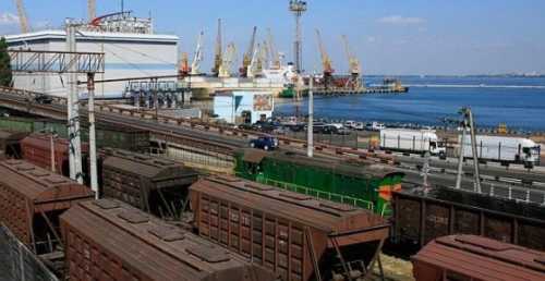 Потік вагонів із зерном змістився із західного кордону в порт Великої Одеси, повідомив заступник директора департаменту комерційної роботи УЗ Валерій Ткачов. Перевезення зерна залізницею у напрямку морських портів зростає, – УЗ - INFBusiness