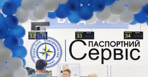 Кабінет міністрів у новій редакції законопроєкту про мобілізацію вніс зміни, які стосуються чоловіків призовного віку за кордоном. Уряд пропонує заборонити будь-які консульські дії в закордонних дипломатичних установах без наявності у чоловіків військово-облікових документів. Це стосується оформлення паспорта громадянина України та закордонного паспорта. Кабмін хоче заборонити оформлення паспортів за кордоном за відсутності військово-облікових документів - INFBusiness