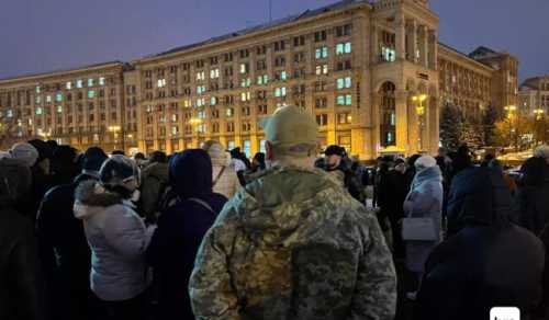 У центрі Києва протестувальники вимагають повернути Залужного - INFBusiness