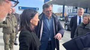 Голова МЗС Німеччини закликала Україну та Польщу професійно обговорити блокування зерна на кордоні