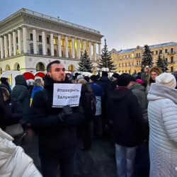 У центрі Києва протестувальники вимагають повернути Залужного - INFBusiness