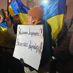 У центрі Києва протестувальники вимагають повернути Залужного - INFBusiness