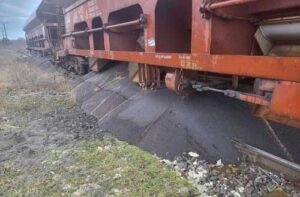 На залізничному пункті пропуску «Дорогуськ» невідомі пошкодили ріпак в зерновозах