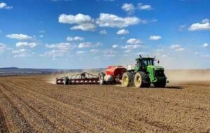 Жнива Перемоги безплатно нададуть фермерам техніку для посівної