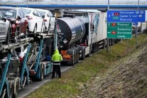 Польські фермери оголосили про повну блокаду українських перевезень