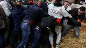 Протести фермерів у Франції: поранено 8 поліцейських