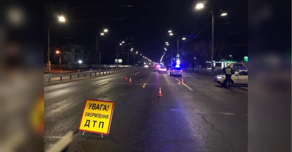 Намагалася перебігти проспект зі жвавим автомобільним рухом: в Києві під колесами авто загинула 15-річна дівчина - INFBusiness
