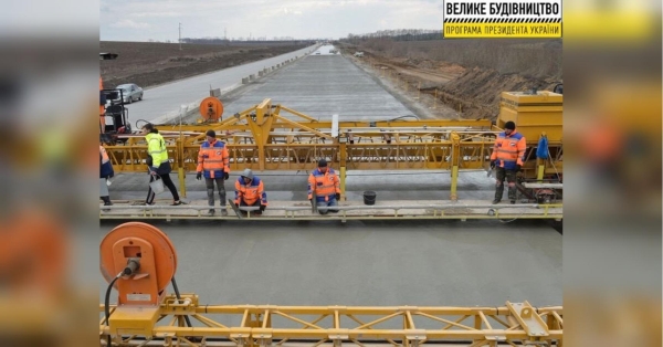 Мільйон дронів на ЗСУ закатають в асфальт? Уряд вирішив освоїти 17 млрд грн на «Великому будівництві», — експерт - INFBusiness