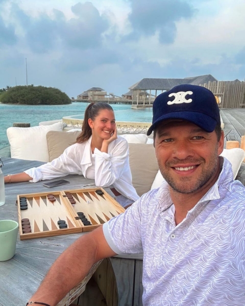 Віцечемпіон світу з футболу у складі збірної Німеччини 47-річний Міхаель Баллак продовжує зустрічатися з 22-річною красунею-моделлю Софією Шнайдерхан — колишньою дівчиною свого загиблого сина Еміліо. 1