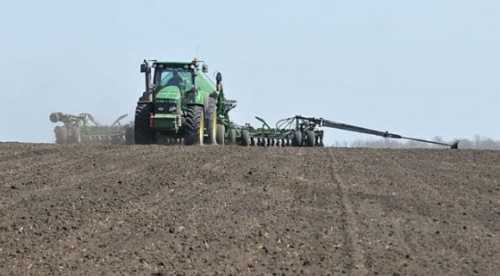 Сприятливі погодні поточного тижня на Львівщині активізували сівбу ранніх ярих зернових культур. Господарства усіх категорій вже посіяли понад 3,9 тис. га ранніх зернових ярих культур (8,8% до прогнозованої площі). Драйверами посіву є ярі пшениця і ячмінь, їх частка складає 84% до всієї посіяної площі. Окрім того, аграрії приступили до посіву вівса. Сівба ранніх культур на Львівщині відбувається вдвічі швидше, ніж минулого року - INFBusiness