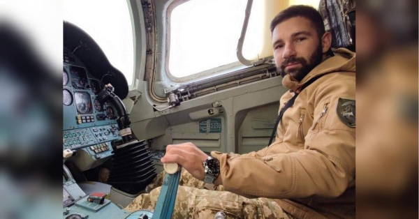 «Все так же чекаєш??? — Так, чекаю. — Він вже не прийде… — Я знаю… Але ж я мати… Ось і продовжую ждати… — А ти відпусти, і тобі стане легше… — А де взяти сили, щоб його відпустити? Хай нічого не можна змінити, але мушу продовжувати жити, і душа вічно буде чекати. Відпустити не зможу, я мати!.. Дякую, що вибрав мамою саме мене…» — такі щемливі рядки написала своєму сину-воїну Олена Левчук із Поворська, що на Волині. «Перед кожним вильотом Влад відчував, як пройде завдання. Того разу сказав, що має погане передчуття»: на Донеччині загинув 23-річний штурман - INFBusiness