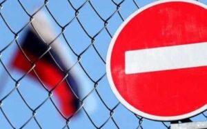 Прем’єр-міністр Польщі пообіцяв звернутись до Сейму з пропозицією заборонити агроекспорт з Росії та Білорусі