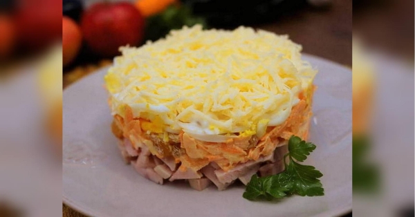 Якщо хочете чогось смачного та ситного — це ідеальний варіант. Продукти для приготування точно є в кожному холодильнику, тому сміливо готуйте, пише сайт Restaurant Rozengeur, де пропонують приготувати адаптовані до домашнього приготування ресторанні страви. Нагадаємо вишуканий рецепт креветкового коктейлю із соусом. Смачний французький салат: ніжна страва до святкового столу - INFBusiness