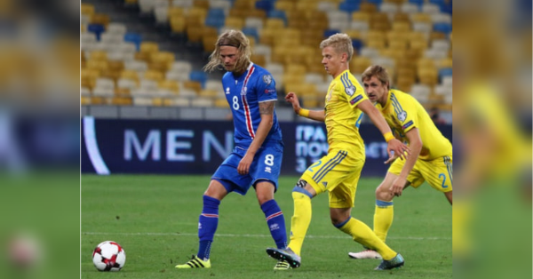 У вівторок, 26 березня, збірна України з футболу, яка вирвала у півфіналі перемогу на полі боснійців (2:1), на стадіоні «Тарчинські Арена» у польському Вроцлаві проведе фінал плей-оф за путівку до фінального турніру Євро-2024 проти команди Ісландії, що розгромила у Будапешті Ізраїль (4:1). Де і коли дивитись онлайн Україна — Ісландія: розклад трансляцій та ставки букмекерів на фінал плей-оф за вихід на Євро-2024 - INFBusiness