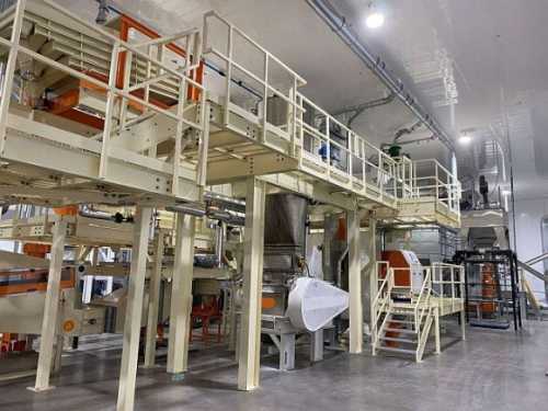 Компанія «OLIS» розробила технологію, виготовила та поставила до Канади обладнання для перероблення ячменю, вівса і гороху в крупи продуктивністю до 60 т/добу та лінію виробництва вівсяних пластівців продуктивністю до 36 т/добу, повідомила пресслужба компанії, пише propozitsiya.com. Компанія OLIS поставила до Канади завод з виробництва круп та пластівців - INFBusiness