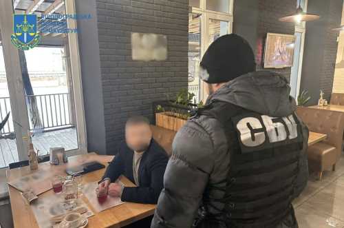 Кропивницький: директор театру корифеїв обіцяв працевлаштування за хабар (ФОТО) - INFBusiness