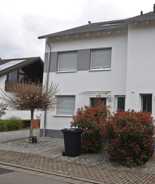 Подружжя в Німеччині могло планувати вбивство молодої українки та викрадення її новонародженої донечки протягом тривалого часу. Про це повідомляє видання Bild, репортери якого поспілкувалися з сусідами затриманої поліцією пари. 1