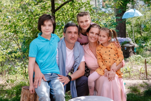 Кадр із серіалу "Просто Надія", де Сергій грає головну роль 1