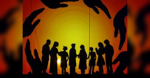 В той час як розв'язана росією війна суттєво впливає на демографічну ситуцію в наших країнах, у світі через зменшення народжуваності дітей також почало сповільнювати зростання населення. Наразі людська популяція на планеті становить трохи більш як вісім мільярдів. І цей показник може почати знижуватися протягом десятиліть. Це буде вперше, коли кількість людей на планеті зменшиться з часів пандемії чуми, яка в середині 1300-х років забрала життя 50 мільйонів осіб, в тому числі до третини населення Європи, пише Telegraph. За оцінками істориків, тоді населення планети скоротилося з приблизно 400 мільйонів до 350 мільйонів. Населення світу суттєво скоротиться: експерти пояснили, чому - INFBusiness