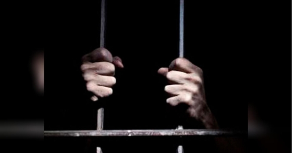 — В російській колоній N 14 (Ростовська область) одного разу в нашу камеру увірвався наглядач з ножем в руках і, вигукнувши «Сейчас отрежу тебе яйца!», пішов на мене, — розповів «ФАКТАМ» 33-річний Юрій Армаш про жахіття російського полону (на початку повномасштабного вторгнення він був військовим медиком і потрапив в російський полон на півдні України). — Від того садиста з ножем мене випадково врятували… співробітники фсб — як це не дивно звучить. Російські окупанти й тюремники вчиняють сексуальні насильства над українськими полоненими і навіть над дітьми. Коли я був в полоні в Новій Каховці, мені як медику довелося зіштовхнутися з тим фактом, що окупанти ґвалтували 14-річну дитину. До смерті закатували двох українських полонених: у російській колонії, де це сталося, наглядачі вчиняють сексуальне насильство над нашими бранцями - INFBusiness