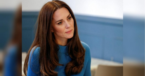 Кейт Міддлтон востаннє з'явилася на публіці наприкінці грудня. У січні було оголошено, що вона перенесла операцію на черевній порожнині і буде відновлюватися після неї до Великодня. Це також має наслідки для королівської сім'ї, оскільки відтоді вона не з'являлася на публіці. Кенсінгтонський палац не надав жодних подробиць про її хворобу. «Принцеса була в курсі подій»: що повідомив палац про Кейт Міддлтон після оприлюднення численних теорій змови - INFBusiness