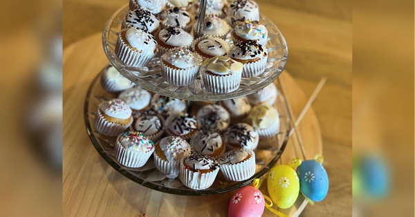 Цього року Католицький Великдень настане вже 31 березня (тоді як православний — лише 5 травня). Але польські господині готуються до свята вже зараз, зокрема, наповнюючи великодній кошик. А в ньому, окрім власне символів свята і нового життя загалом — яєць, має бути ще й ритуальна випічка. Польські великодні кекси від Тетяни Мокріді: «ідеальний рецепт для тих, хто не любить грати з дріжджами» - INFBusiness