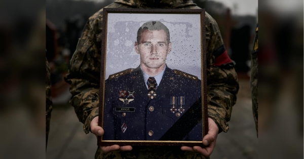 «На його рахунку 385 бойових вильотів»: 30-річному пілоту посмертно дали Героя України - INFBusiness