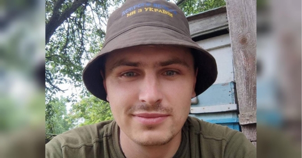 Україна простилася ще з одним своїм захисником. На Хмельниччині в останню путь провели полеглого бійця Олега Лоборчука. Центральну площу міста Ярмолинці заполонили сотні людей, щоб з військовими почестями попрощатися з героєм, якому навіки 29 років, йдеться у некролозі. Незадовго до загибелі був вдома у відпустці: в бою з окупантами поліг герой, якому тепер навіки 29 - INFBusiness