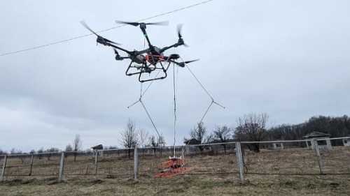 Українські розробники, які працюють над виявленням та ідентифікацією вибухонебезпечних предметів, випробували на тестовій ділянці свої сенсорні технології. Завдяки тому, що українські інноватори мають можливість працювати на кількох типах ґрунтів з різним рівнем рослинного покриття, вони можуть перевірити ефективність своїх розробок в різноманітних умовах. Дрони, сенсори та штучний інтелект: в Україні випробовують нові технології розмінування - INFBusiness