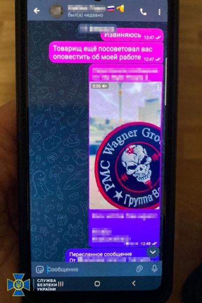 В Україні триває боротьба з колаборантами. Служба безпеки України затримала сім’ю зрадників, які на замовлення фсб готували ракетні удари по Україні та ховали останки загиблих рашистів під Києвом. Про це повідомляє Служба безпеки України. 1