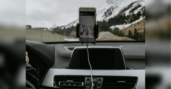 Ніколи так не робіть: чому зарядка смартфона в автомобілі може обернутися великою проблемою - INFBusiness