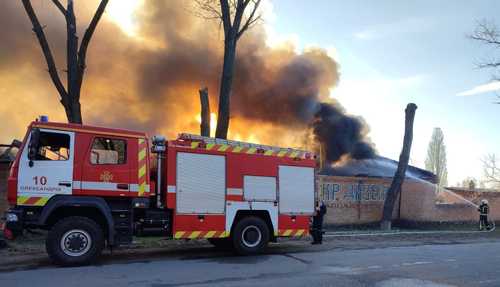 Понад 20 рятувальників та сім машин гасили пожежу в Олександрії (ФОТО) - INFBusiness