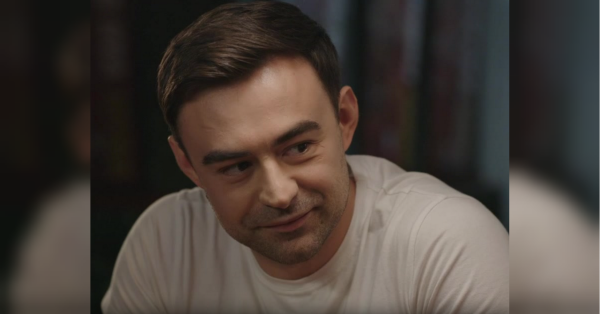 «Брата знайшли під завалами будинку — він так і лежав у ванній, тримаючи в руках «тривожну валізку»: популярний актор про випробування під час великої війни - INFBusiness