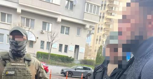 Фото: НАБУ Ексрадника Офісу президента та посадовця СБУ затримали за підозрою у корупції - INFBusiness