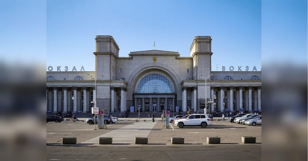 Після ракетного удару залізничний вокзал у Дніпрі закрито, маршрути пасажирських поїздів змінено, — «Укрзалізниця» - INFBusiness