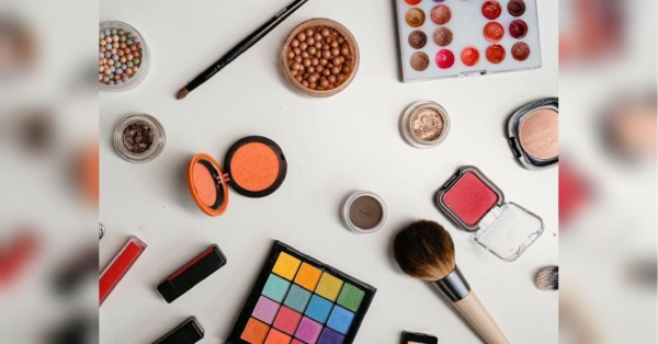 Губна помада в холодильнику та улюблені парфуми у шафі: корисні лайфхаки для красунь - INFBusiness