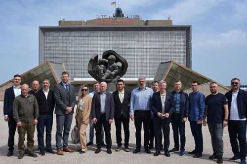 Делегація представників держав-членів організації — Естонії, Литви, Молдови та Бельгії під час візиту в Україну зустрілися з представниками Міністерства, Військово-Морських Сил ЗСУ ВМС ЗС України, Адміністрація морських портів України/Ukrainian Sea Ports Authority, Адміністрація судноплавства, Українське Дунайське пароплавство та іншими офіційними представниками галузі. Міжнародна морська організація допомагатиме забезпечувати безпеку морського експортного коридору - INFBusiness