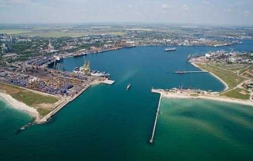 Удари РФ по інфраструктурі, зокрема припортовій, можуть знизити експорт українського зерна у квітні до 5 млн тонн замість очікуваних 8 млн тонн, повідомило "Інтерфакс-Україна" джерело на зерновому ринку, яке побажало залишитися неназваним. Через обстріли та пошкодження залізних колій довелось призупинити доставку зерна в порт Чорноморськ - INFBusiness