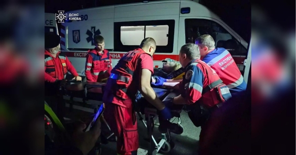 Отруєння та опіки: у Києві під час пожежі врятували жінку - INFBusiness